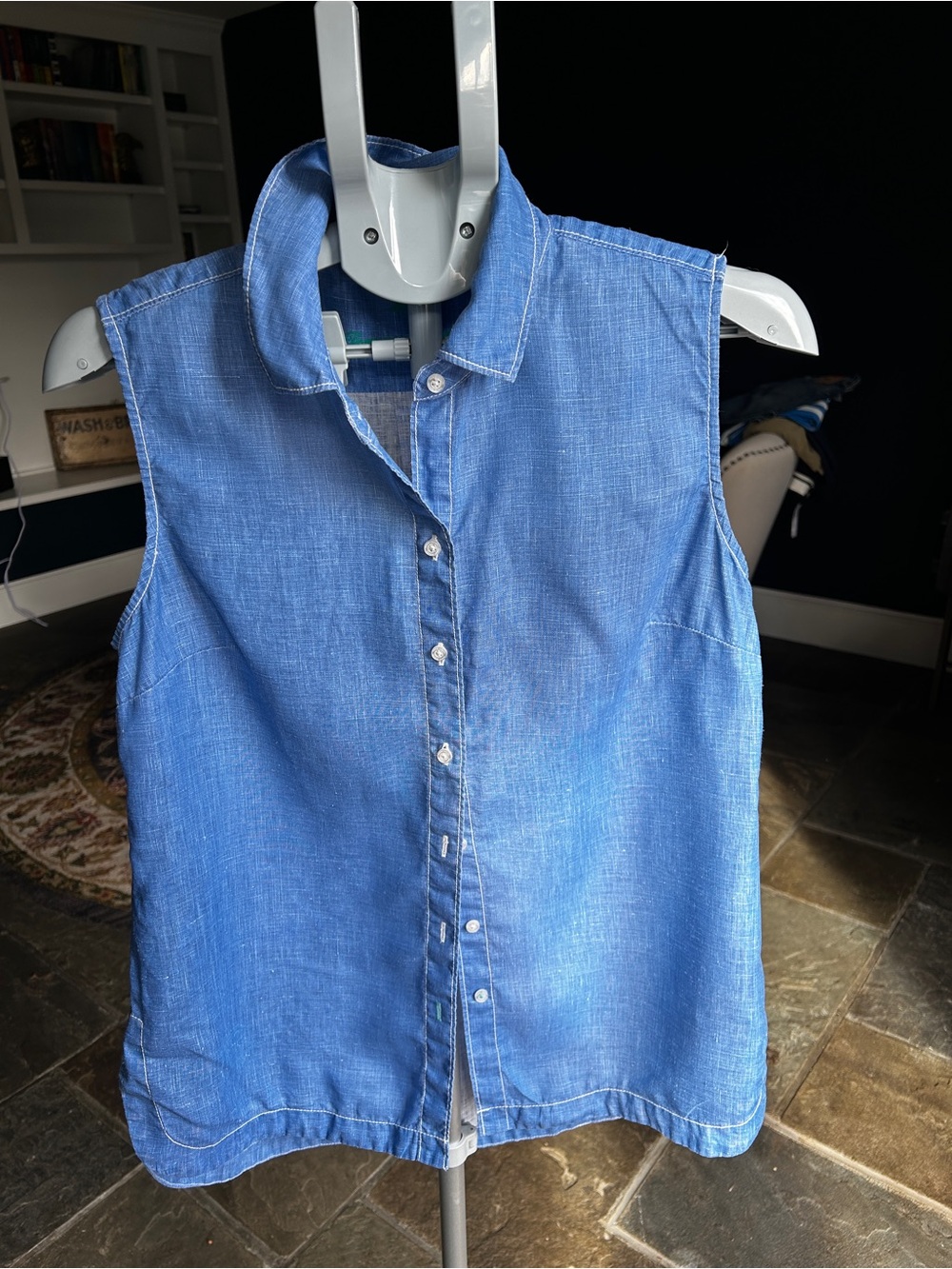 Tommy Bahama Sleeveless linen blue blouse